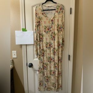 Posh Peanut womens dress size Large.